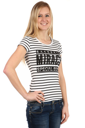 Pohodlné dámske tričko s prúžkami, s nápisom a kamienkami. Materiál: 95% bavlna, 5% elastan