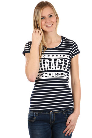 Pohodlné dámske tričko s prúžkami, s nápisom a kamienkami. Materiál: 95% bavlna, 5% elastan