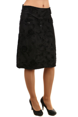 Štýlová dámska elegantná sukňa s jemným vzorom kvetín. Skrytý zips na boku. Midi dĺžka pod kolená. Materiál:
