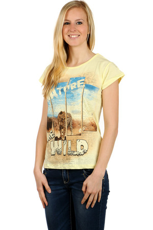 Dámske bavlnené tričko. Predný diel s nápisom a safari potiskom. Zadní diel jednofarebný. Tričko má okrúhly