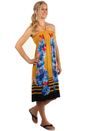 Letné plážové šaty bez ramienok, s kvetovanou potlačou. Na hrudi riasenie. Materiál: 65% polyester, 35% bavlna.