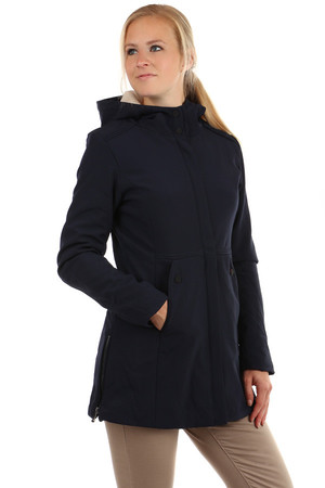 Dlhšie dámska bunda / kabát áčkového strihu so zapínaním na zips. Odlišné farebné prevedenie podšívky. Vpredu