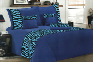 Štýlová, moderná posteľná súprava so safari vzorom. Každé balenie obsahuje 2ks obliečky 140x200cm, 2ks povlak