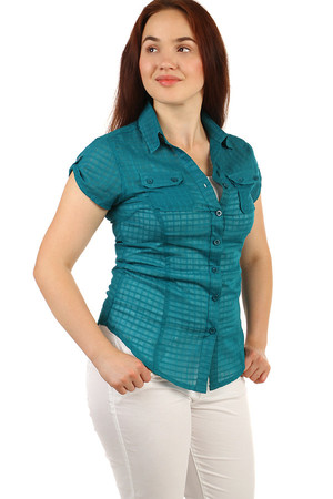 Jednofarebná dámska košeľa s krátkym rukávom. Ľahko transparentný materiál. Zapínanie na gombíky. Materiál: 100%