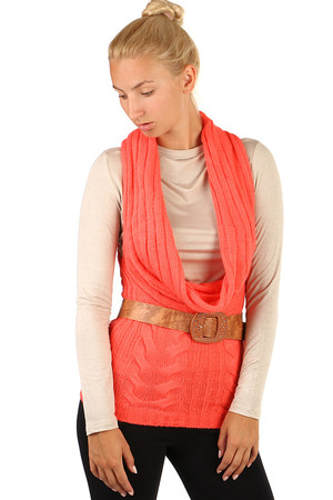 Dámska pletená vesta bez zapínania, s hlbokým výstrihom, doplnená koženkovým opaskom. Materiál: 70% akryl, 30% vlna