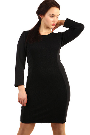 Čierne šaty s čipkou a dlhým rukávom. Vhodné pre plnoštíhle postavy, k dispozícii až do veľkosti 54. Materiál: