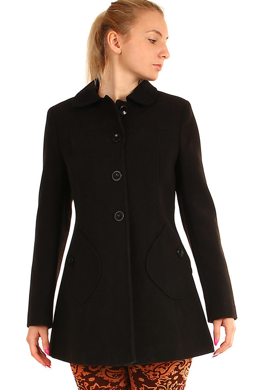 Čierny vlnený kabát áčkového strihu