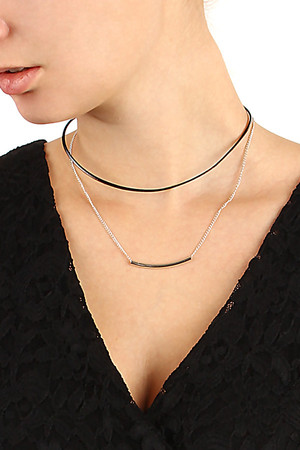 Dámsky náhrdelník koženkový s retiazkou. Nastaviteľná veľkosť vďaka predlžovacej