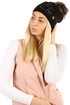 Pletená dámska čiapka s nápisom z kamienkov a brmbolcom