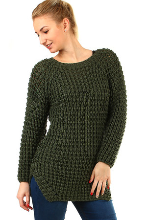 Dámsky pletený sveter. dlhší pohodlný strih po stranách dole elegantné rozparok príjemný a hrejivý materiál