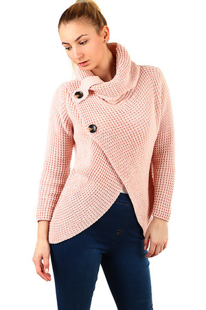 Pletený dámsky sveter s gombíkmi dlhší strih na prednom diele zavinovací vzhl'ad s falošnou gombíkovou légou v