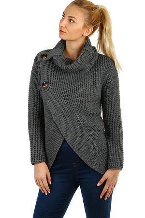 Pletený dámsky sveter s gombíkmi dlhší strih na prednom diele zavinovací vzhl'ad s falošnou gombíkovou légou v
