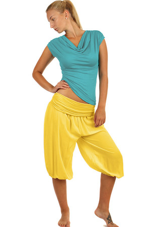 Jednofarebné 3/4 háremové nohavice pre voľný čas v rôznych pastelových farbách. splývavá tkanina, voľný strih,