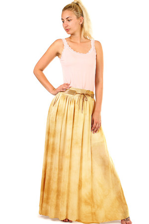Dámska letná batikovaná dlhá sukňa s ozdobným opaskom. Sukňa má pružný rebrovaný pás s pretiahnutou gumou a