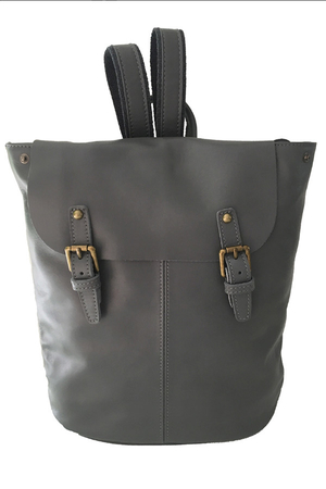 Jednofarebný dámsky batoh z kože - dovoz z Talianska vhodný na výlety i do mesta, je bezpečný na cestovanie hromadnou