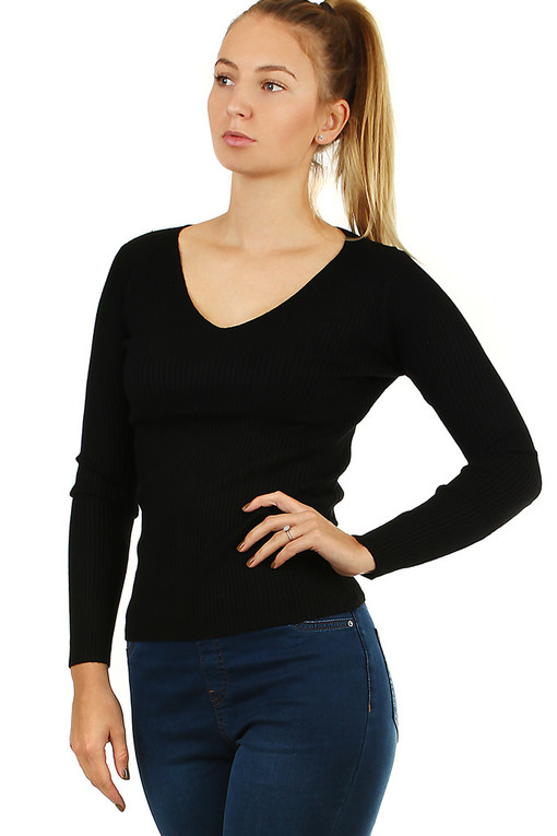 Jednofarebný dámsky sveter s véčkom