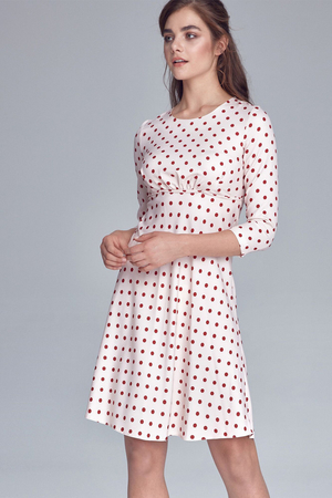 Retro spoločenské dámske šaty ku kolenám s neopozeraným bodkovaným vzorom. trojštvrťový rukáv okrúhly výstrih