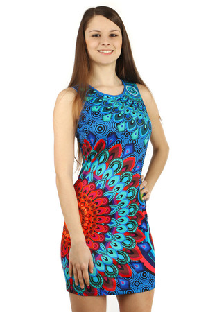 Krásne šaty s orientálnym vzorom. Šaty s korálkami a kienkami. Zapínanie vzadu na zips. Materiál: 95% polyester, 5%