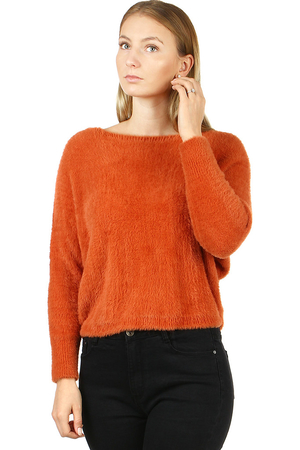 Chlpatý dámsky sveter v mnohých farbách. dĺžka do pasu lodičkový výstrih rukávy netopierieho strihu ušitý z