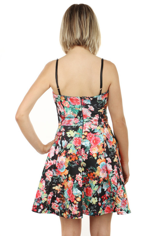 Kvetované krátke áčkové letné šaty