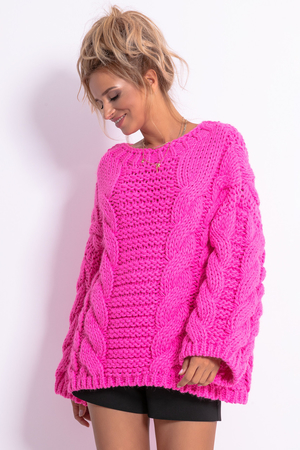 Dámský sveter s výrazným pletením výrazný vzor huňatý rozširujúci sa strih vol'ná väzba lodičkový výstrih