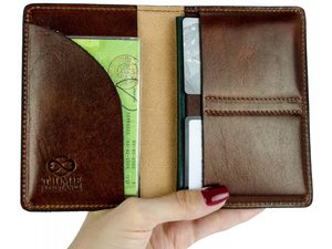 Kožená peňaženka - dokladovka v klasickom vzhl'ade a funkčnom prevedení nadčasová jednofarebná z trvanlivej