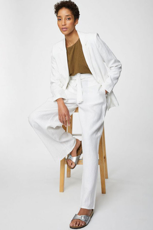Konopné biele nohavice na leto pre priaznivcov prírodných materiálov a udržatel'nej módy pohodlné a v teple chladivé