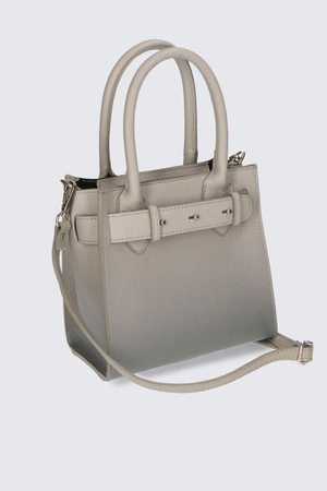 Dámska kožená kabelka zdobená koženým opaskom. kabelka vyrobená z kvalitnej talianskej kože menšia veľkosť kabelky