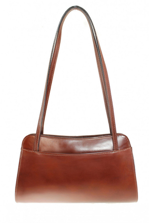 Dámska kožená kabelka cez rameno v modernom dizajne. kabelka vyrobená z kvalitnej talianskej kože vďaka svojmu