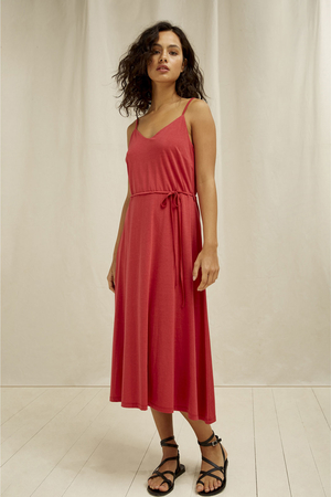 Minimalistické dámske šaty so špagetovými ramienkami od výrobcu udržatel'nej módy značky People Tree biobavlna