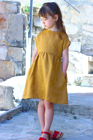 Autorské dievčenské šaty Lotika sú navrhnuté a ušité v Podkrkonošiu s láskou k prírode aj deťom. Vaše dievčatko