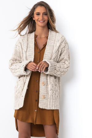 Dámsky sveter s výrazným, vypletaným vzorom s prímesou vlny a alpaky jednofarebný zapínanie na gombíky znížené