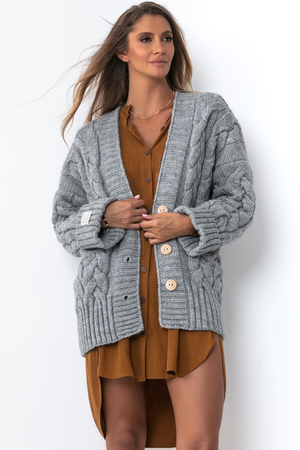 Dámsky sveter s výrazným, vypletaným vzorom s prímesou vlny a alpaky jednofarebný zapínanie na gombíky znížené