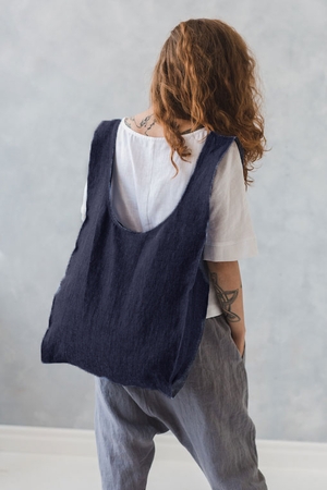 Nákupná l'anová taška v minimalistickom designu je slušivá a praktická zároveň skladná, ale priestranná zložená